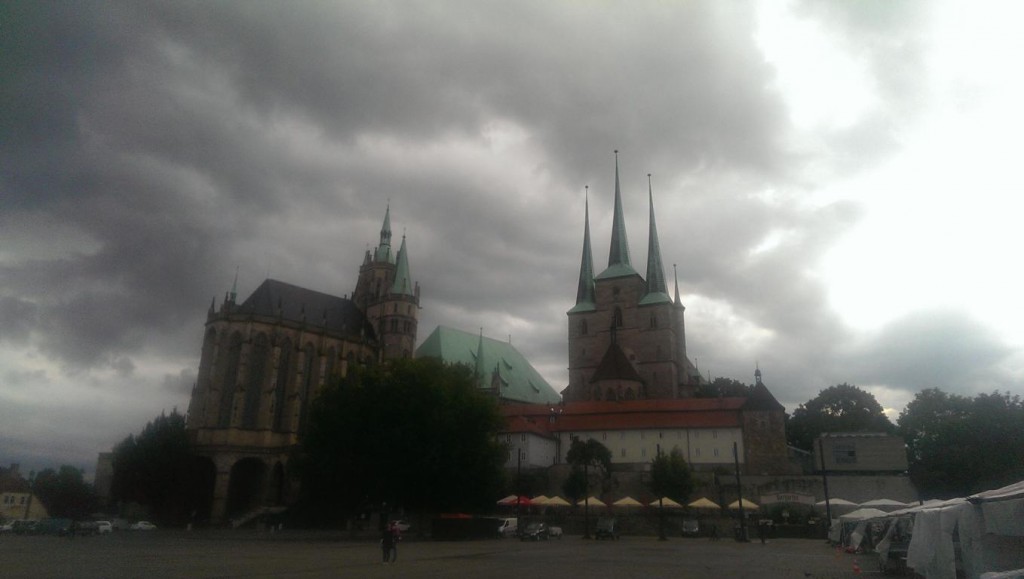 Majestätisch erheben sich Dom und Severikirche
